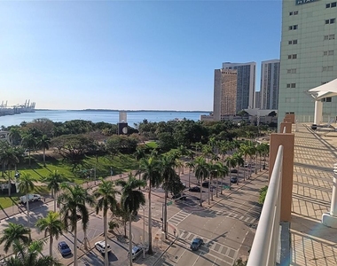244 Biscayne Boulevard - Photo Thumbnail 15