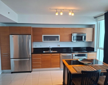 244 Biscayne Boulevard - Photo Thumbnail 3