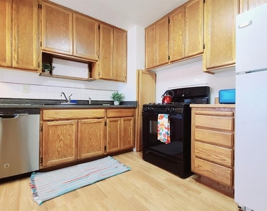3512 N Holman Court - Photo Thumbnail 9