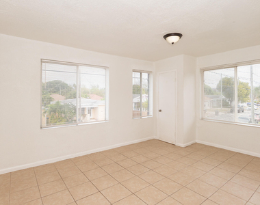 1104 22nd Street - Photo Thumbnail 4