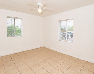 1104 22nd Street - Photo Thumbnail 7