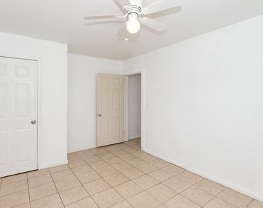 1104 22nd Street - Photo Thumbnail 8