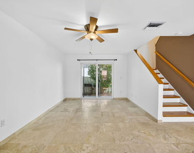 3221 Ne 15th Street - Photo Thumbnail 3