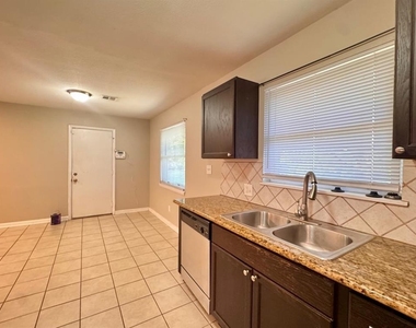 2029 Nw 46th Street - Photo Thumbnail 11