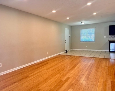 2029 Nw 46th Street - Photo Thumbnail 1