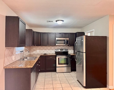 2029 Nw 46th Street - Photo Thumbnail 3
