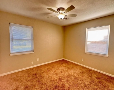 2029 Nw 46th Street - Photo Thumbnail 5