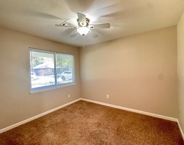 2029 Nw 46th Street - Photo Thumbnail 7