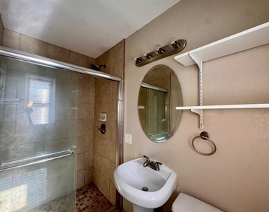 2029 Nw 46th Street - Photo Thumbnail 9