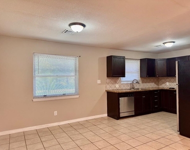 2029 Nw 46th Street - Photo Thumbnail 2