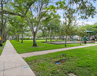 246 Iris Drive - Photo Thumbnail 30
