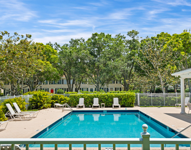 246 Iris Drive - Photo Thumbnail 23