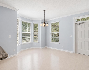 246 Iris Drive - Photo Thumbnail 9