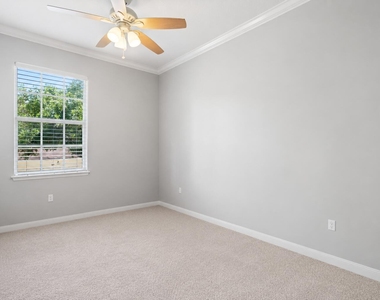 246 Iris Drive - Photo Thumbnail 19