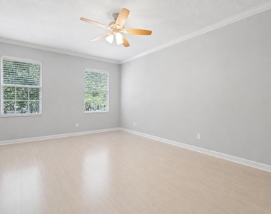 246 Iris Drive - Photo Thumbnail 16