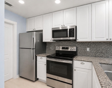 246 Iris Drive - Photo Thumbnail 12