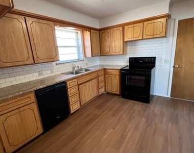 204 Texas Street - Photo Thumbnail 5