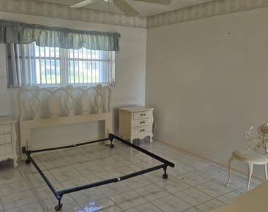 2805 Crosley Drive E - Photo Thumbnail 13