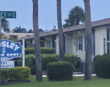2805 Crosley Drive E - Photo Thumbnail 2