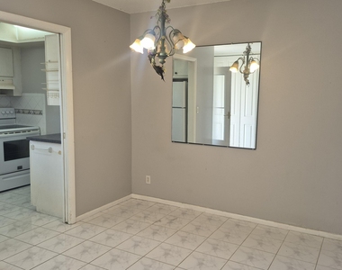 2805 Crosley Drive E - Photo Thumbnail 12