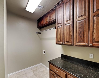 605 Knights Bridge Road - Photo Thumbnail 18