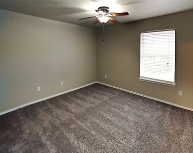 605 Knights Bridge Road - Photo Thumbnail 14