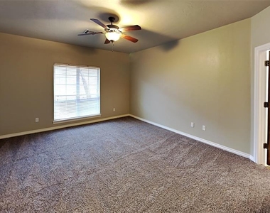605 Knights Bridge Road - Photo Thumbnail 8