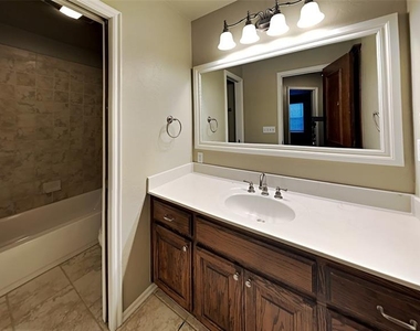 605 Knights Bridge Road - Photo Thumbnail 15