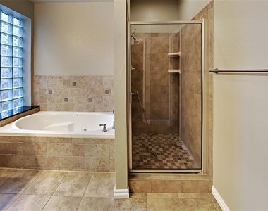 605 Knights Bridge Road - Photo Thumbnail 10