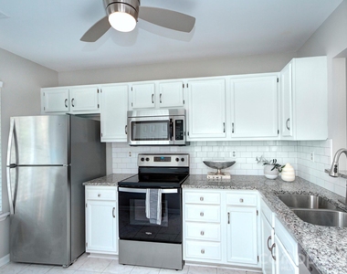 8268 Golf Ridge Drive - Photo Thumbnail 5