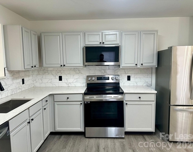 340 Zander Woods Court - Photo Thumbnail 5