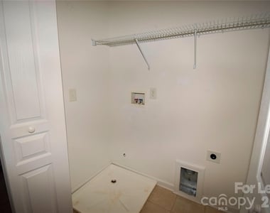1077 Woodglen Lane - Photo Thumbnail 17