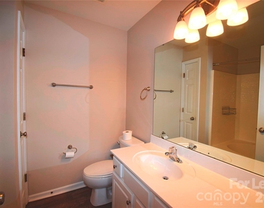 1077 Woodglen Lane - Photo Thumbnail 8