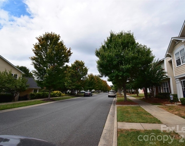 1077 Woodglen Lane - Photo Thumbnail 18