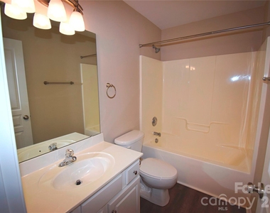 1077 Woodglen Lane - Photo Thumbnail 11