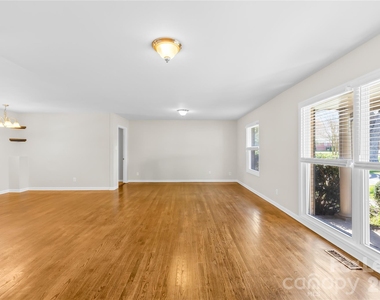 4033 Woodgreen Terrace - Photo Thumbnail 4