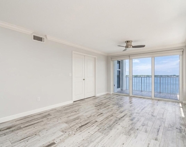 3901 S Flagler Drive - Photo Thumbnail 2