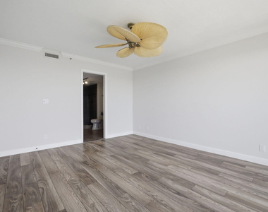 3901 S Flagler Drive - Photo Thumbnail 11