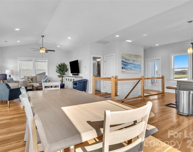 1708 W Dolphin Drive - Photo Thumbnail 7