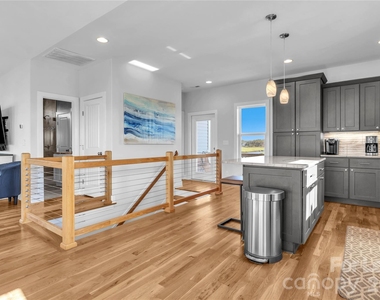 1708 W Dolphin Drive - Photo Thumbnail 5