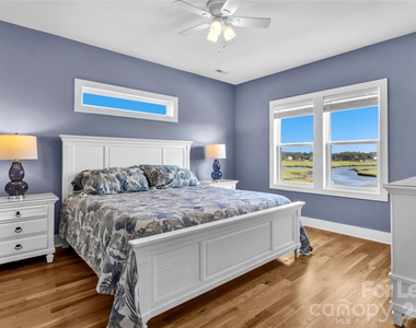 1708 W Dolphin Drive - Photo Thumbnail 11