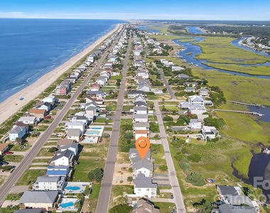 1708 W Dolphin Drive - Photo Thumbnail 2
