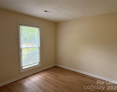 6341 Round Hill Road - Photo Thumbnail 8