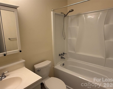 6341 Round Hill Road - Photo Thumbnail 10