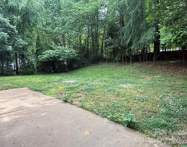 6341 Round Hill Road - Photo Thumbnail 15
