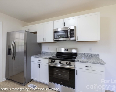 409 Eastover Avenue - Photo Thumbnail 12