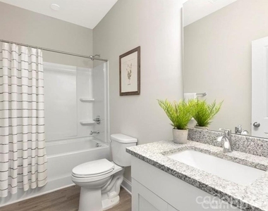 208 Graham Street - Photo Thumbnail 4