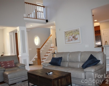 17404 Summer Place Drive - Photo Thumbnail 7