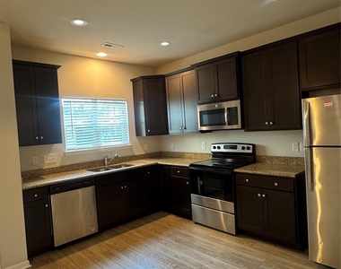 7118 Mclothian Lane - Photo Thumbnail 2