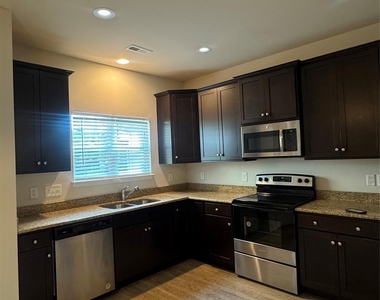 7118 Mclothian Lane - Photo Thumbnail 3